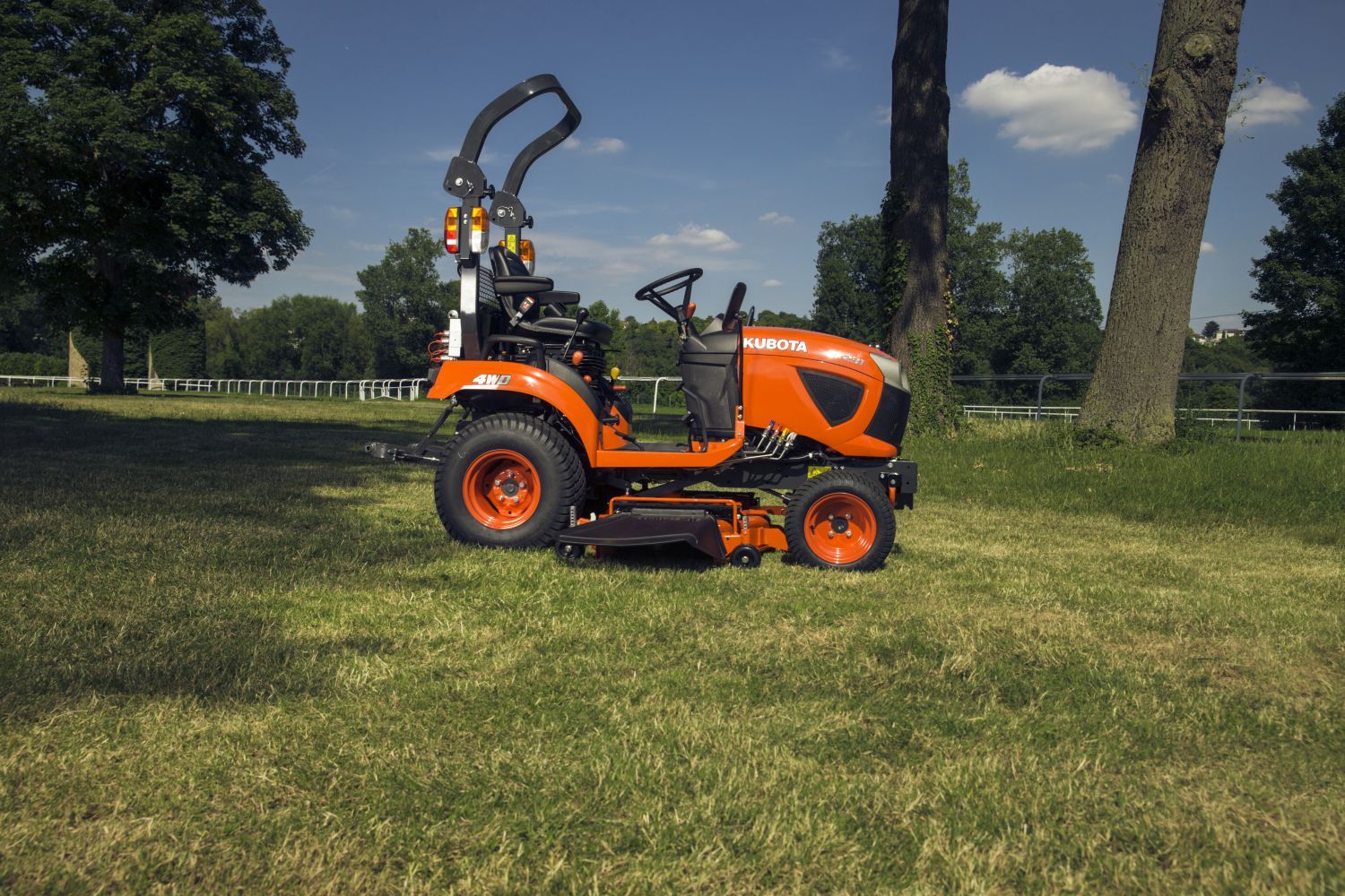 Traktor Kubota BX261 Rops – Obrázok 2
