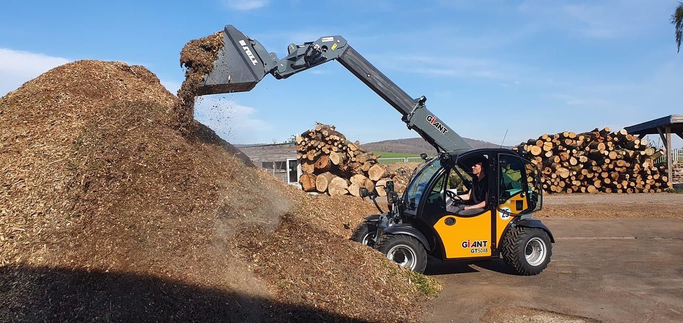 Teleskopický nakladač GIANT GT5048 – Obrázok 2