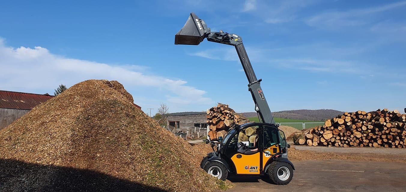 Teleskopický nakladač GIANT GT5048 – Obrázok 3