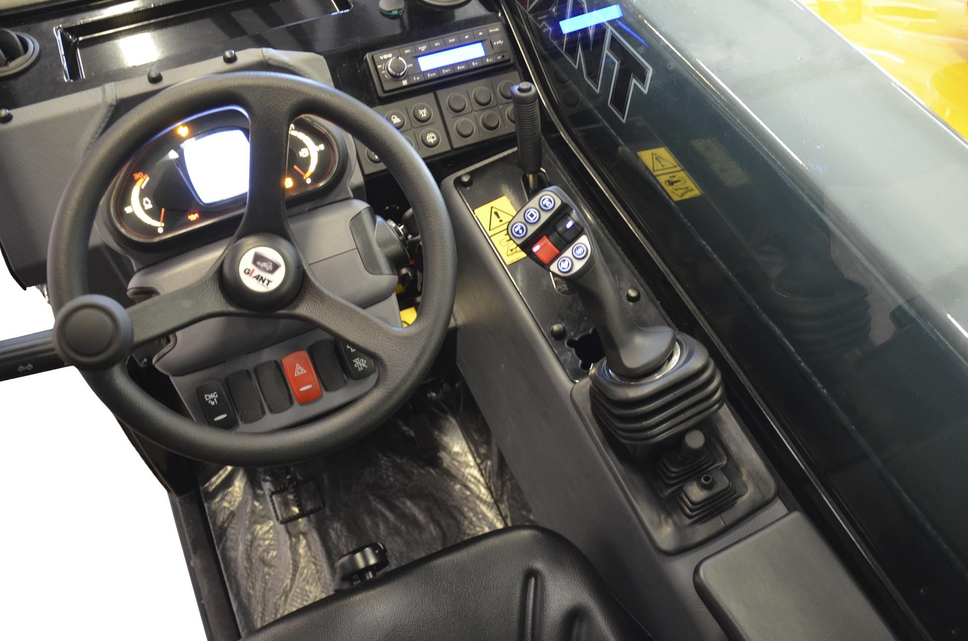 Teleskopický nakladač GIANT GT5048 – Obrázok 5
