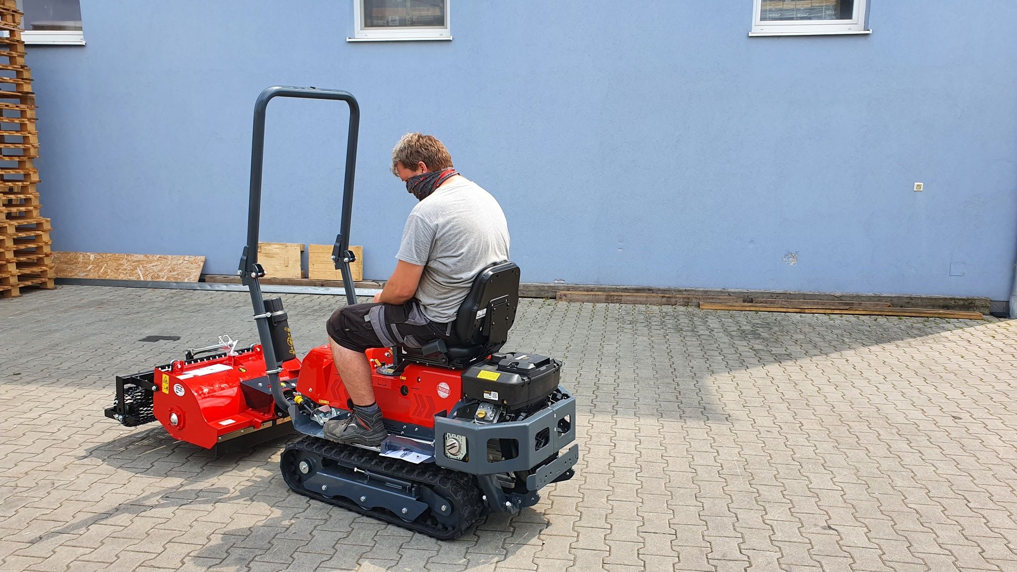 Traktor Fort Vision + travny rekultivator 75 cm – Obrázok 2