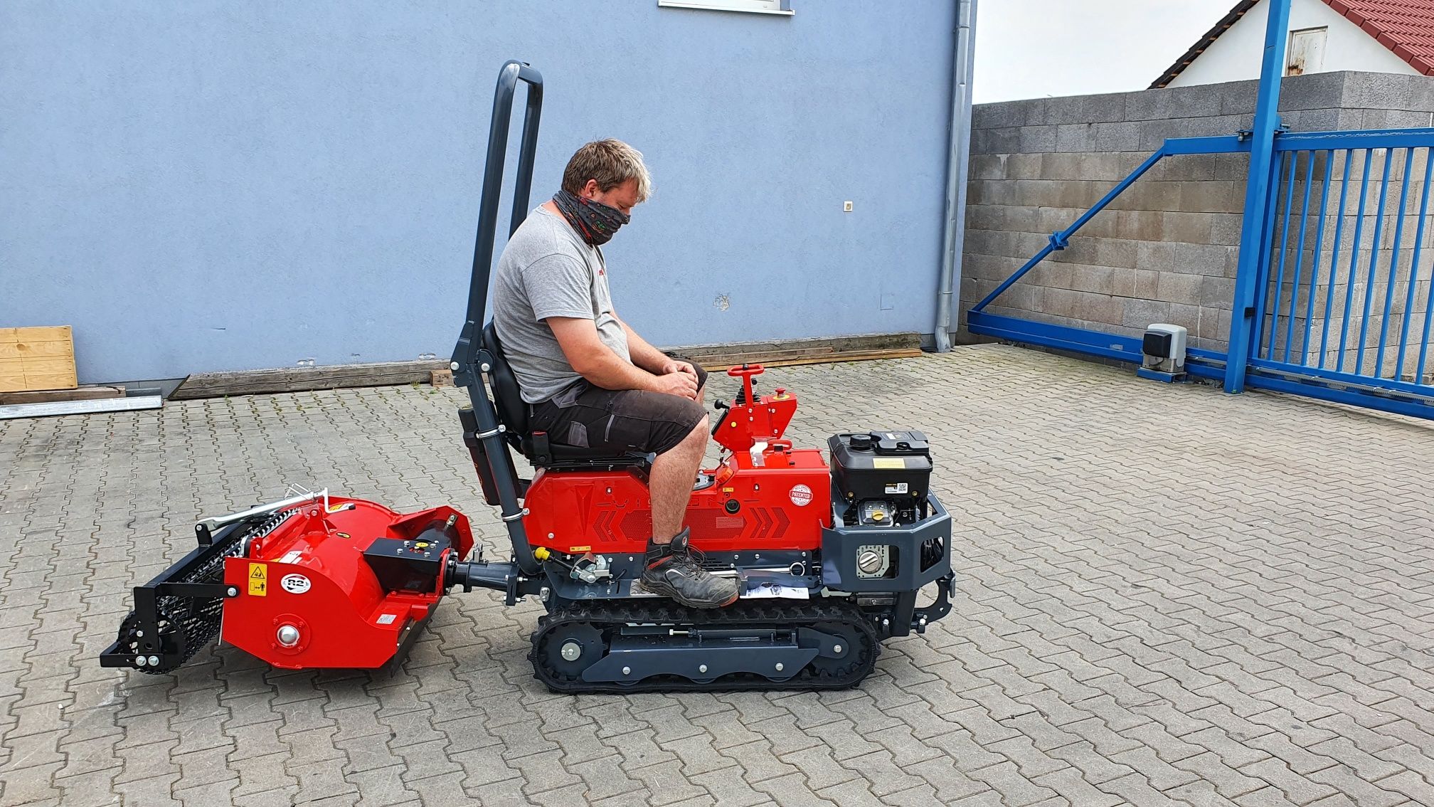Traktor Fort Vision + travny rekultivator 75 cm – Obrázok 4