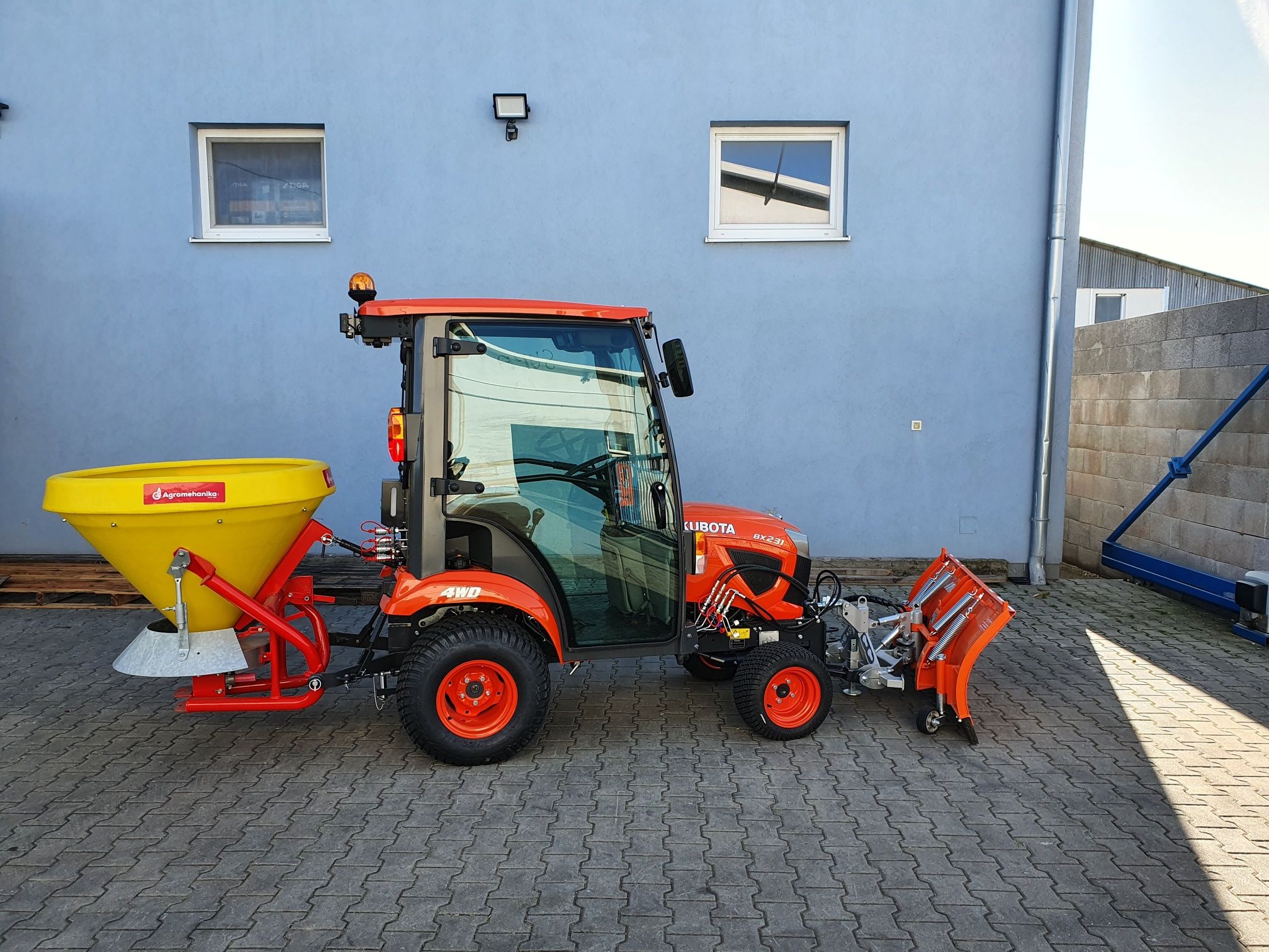 Traktor Kubota BX231-zimný set – Obrázok 3
