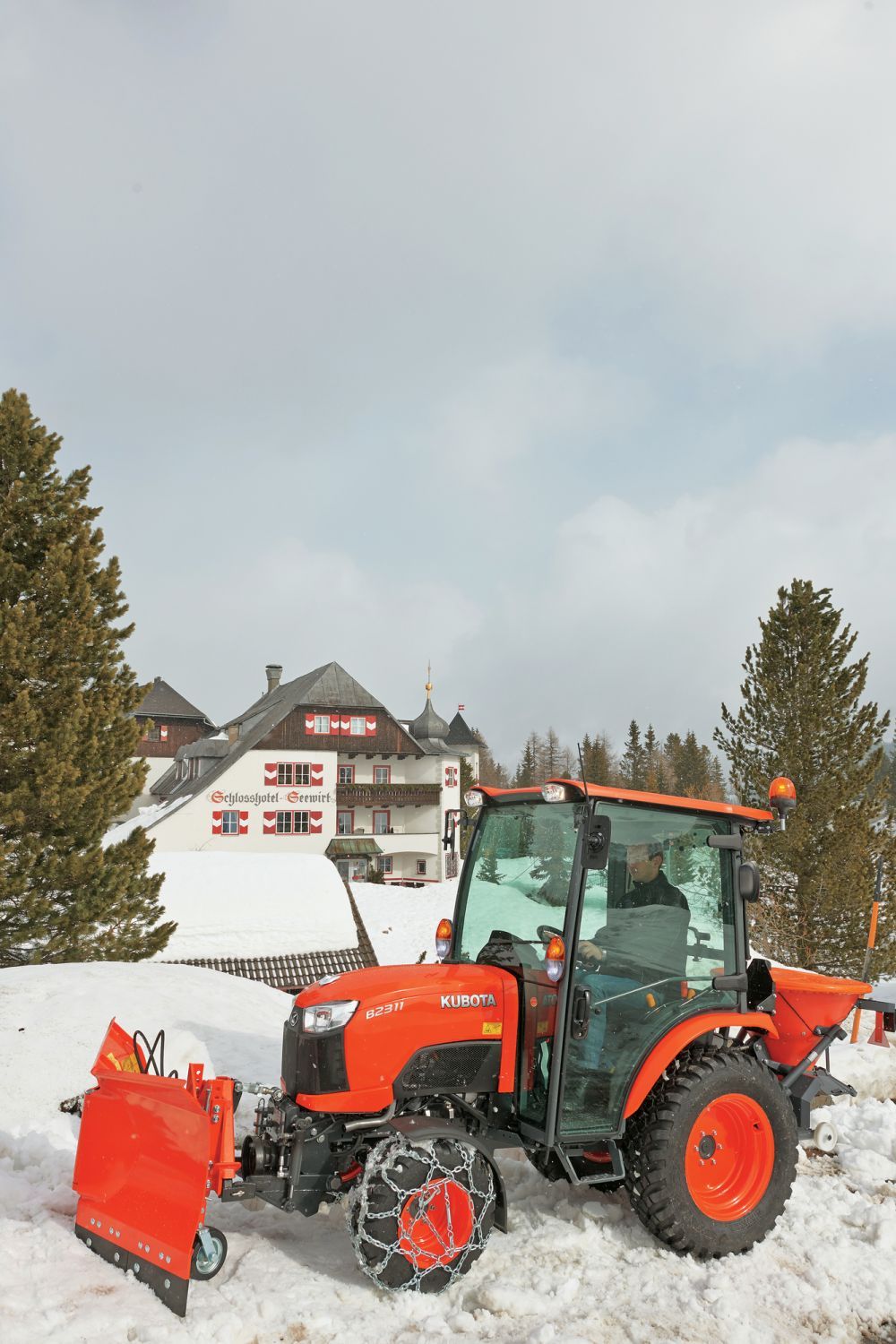 Traktor Kubota B2261-zimný set(radlica,rozmetadlo) – Obrázok 3