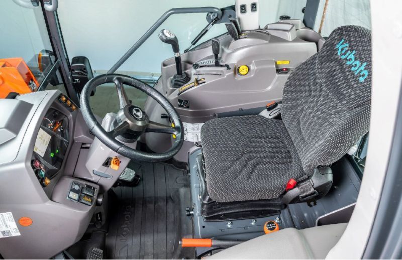 Traktor Kubota L2452D kabína, AC – Obrázok 6
